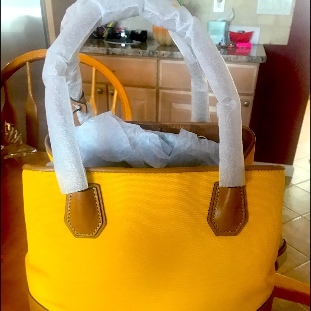 Michael Kors jasmine yellow md center zip tote still wrapped with tags